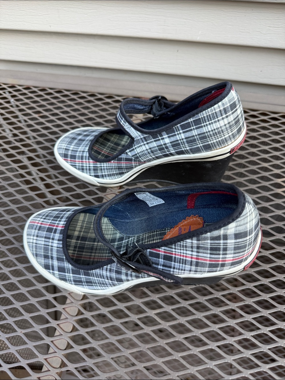 Rocket Dog Plaid Mary Jane Wedges in Black, White, and Red Size 8 - Picture 5 of 9